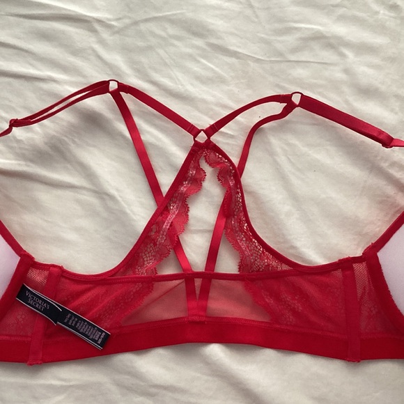 Victoria Secret Very Sexy Push Up Bra - Picture 2 of 6